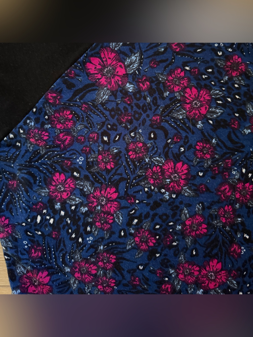 LULAROE Randy Baseball Tee EUC - Picture 5 of 8